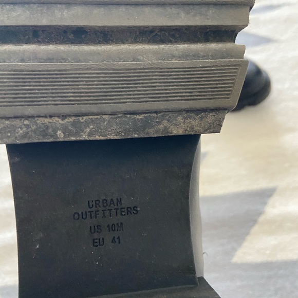 Chelsea Boot - Picture 3 of 6